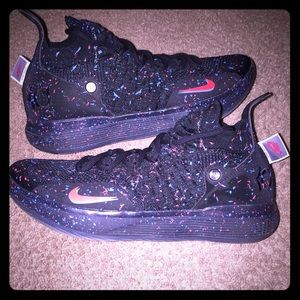 😲😲Men’s Nike KD 11 shoes/Size 9.5😲😲